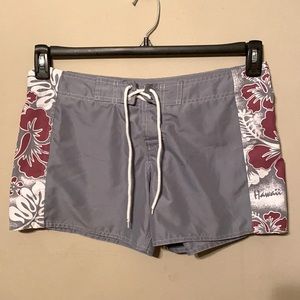 Women’s swim shorts in gray. Size 9